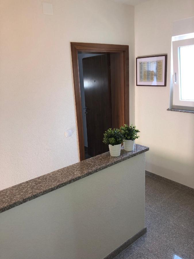 Apartmani Gavran Sukošan Екстериор снимка